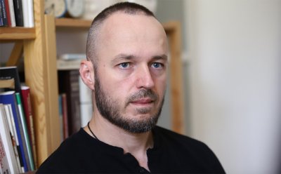 Стойчо Стойчев: Радев ще избере вариант с три партии, за да лавира между тях