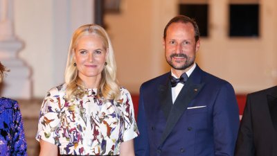 Норвежка принцеса каза, че е била манипулирана и измамена от Епстийн