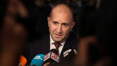 Само в Lupa.bg: Копейките бесни на Радев, скъсаха се да го плюят 