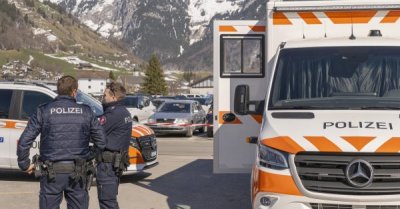 87-годишен шофьор се вряза в група ученици