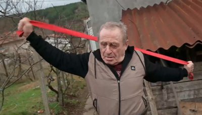 76-годишният бай Данчо: Годините са просто число върху щанги