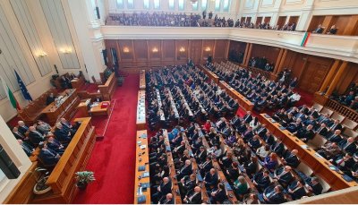 На високи токчета: Едва 30% са жените кандидатки за депутатки