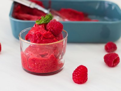 Малинов сладолед с кокос