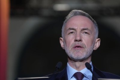 Париж остава ляв: Еманюел Грегоар спечели кметския вот