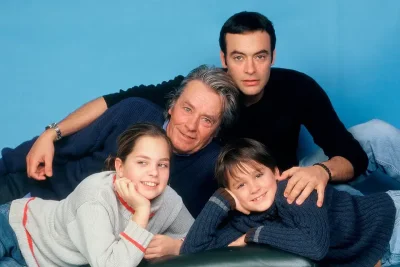 Децата на Ален Делон пак се съдят