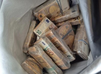 Заловиха недекларирани 220 000 евро на турската граница