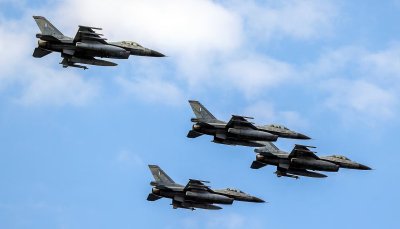 Гърция купува система за ПВО и ще модернизира изтребителите F-16