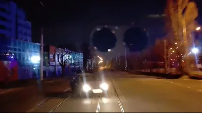 Опасна маневра пред трамвай доведе до катастрофа (ВИДЕО)