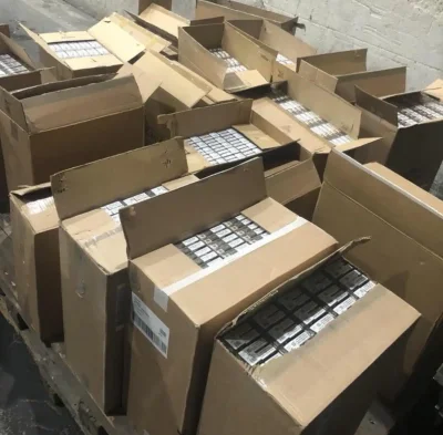 Откриха 11 българи и украинци в нелегална фабрика за цигари в Италия