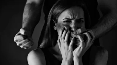 Съпруг удари жена си с глава в носа, задържан е