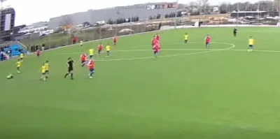 Докога ще търпим изроди! Малък тъпанар прати вратар в болница (ВИДЕО)