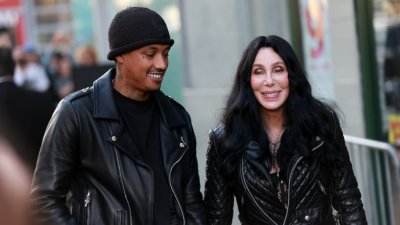 Шер се сгоди?