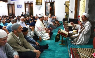 Мюсюлманите празнуват Рамазан Байрам