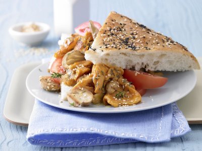 Гъби в яйца със сусам и домати