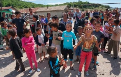 Борят бедността и ранните бракове сред учениците с "образователни патрули"