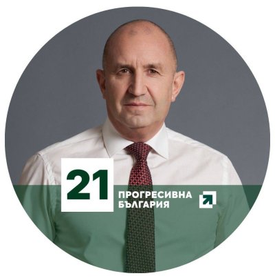 ДРЕСКОД: Радев свали официалното сако като Макрон 