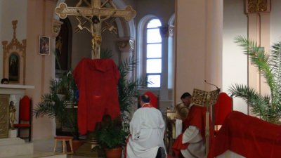 Католици приковавани на кръста на Разпети петък
