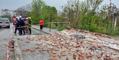 Проверяват опасни сгради на бивши поделения