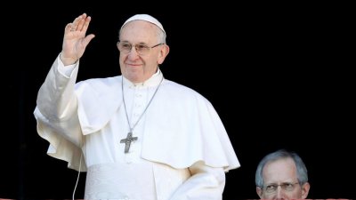 Папа Франциск: „Нотр Дам” остава бижуто на Франция