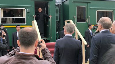 Ким Чен-ун пътува с брониран влак за срещата с Путин