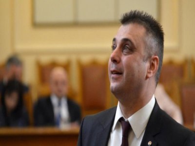 Юлиан Ангелов от Патриотите смени Ревизоро в парламента 