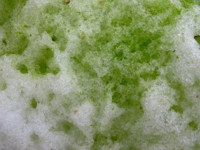 Зелен сняг изненада жителите на руския град Челябинск