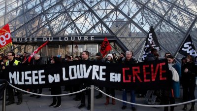 Лувъра хлопна врати заради стачката, чуждите туристи гневни