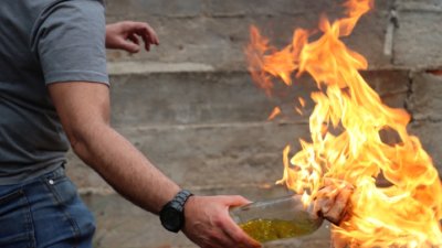 Хвърлиха коктейли "Молотов" по руския културен център в Прага