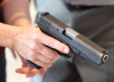 Обществено порицание за ученика, стрелял с пистолет в класна стая в Хасково