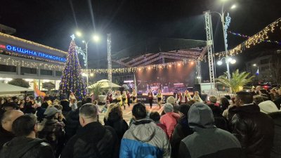 Магията на българския фолклор завладя Приморско