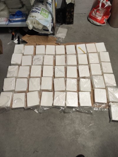 Двама са задържани за намерените големи количества дрога в София