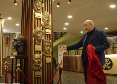 Сложиха маски на още три легенди в Сатирата (ВИДЕО)