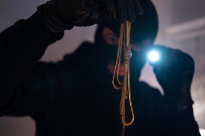 Криминалисти успяха да стигнат до крадци на злато за по-малко от 12 часа