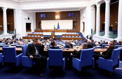 Април ще бъде труден и критичен месец Самите избори на