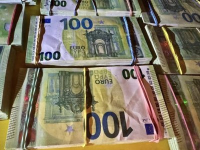 Повдигнаха обвинение на задържаните за 1,2 млн. фалшиви евро