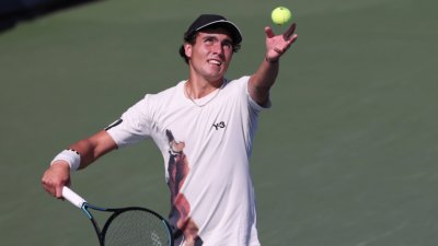 Четири спасени сетбола пратиха Иван Иванов на четвъртфинал