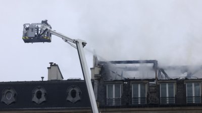 Пожар избухна в петзвезден хотел в Париж до Елисейския дворец