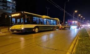 Пиян рецидивост блъсна училищен автобус до Исперих