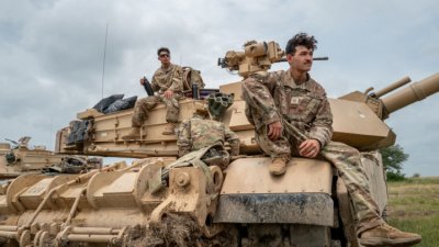 САЩ вдигат възрастта за армията от 35 на 42 г., прощават марихуаната