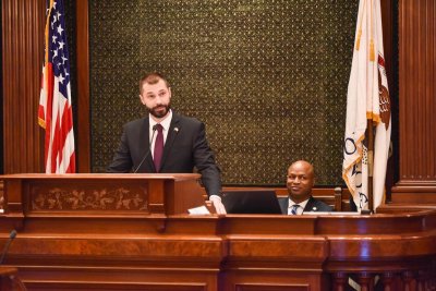 Консулът ни в Чикаго се разпищолил, потрошил 220 хил. лв. дарения 