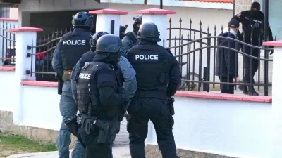 СПЕЦАКЦИЯ: 24 души задържани във "Факулета" за купуване на гласове и дрога