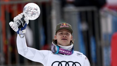 Бротен вдигна Малкия глобус 