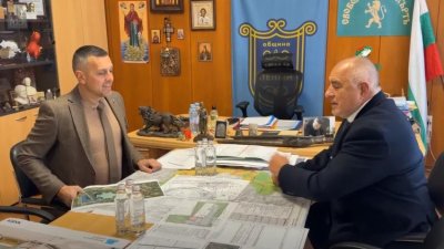 Бойко Борисов благодарен, че всички кметове в този хаос се справят добре