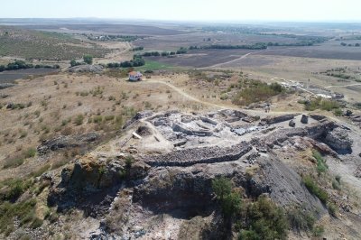 Реставрират крепостта Русокастро