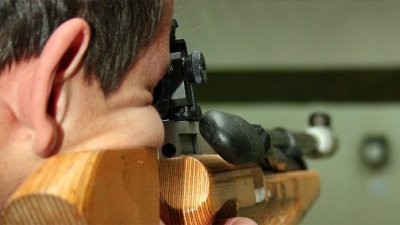 Играчка-плачка: Дете простреля другарчето си с пушката на дядо си