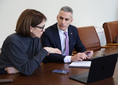 Гюров говори с Христо Грозев за хибридната война 