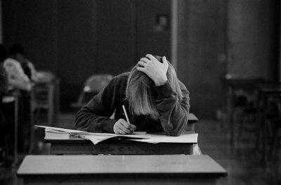 Тарикатлък: Студент прати "двойник" на държавен изпит с фалшива книжка 