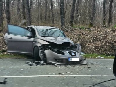 Трима пострадаха в челен сблъсък край Приморско