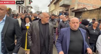 Посрещнаха Борисов с гайда и дарове в Градец