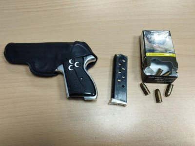 На &bdquo;Капитан Андреево&ldquo;: Спипаха турчин с контрабанден боен пистолет, патрони и цигари (СНИМКИ)